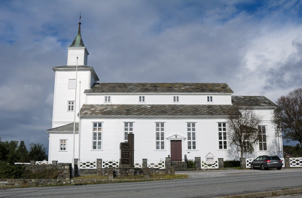 Kyrkjeverje Ottar Krakk veit førebels ikkje kva det vil koste å reparere lekkasjane i taket på Sveio kyrkje.
ARKIVFOTO