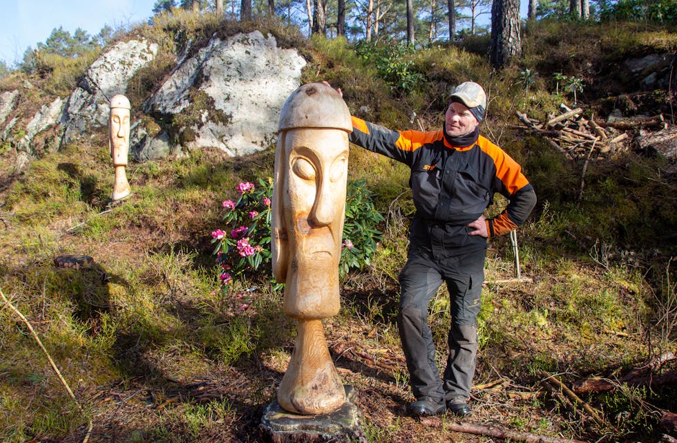 Kenneth Ravn Ottesen elskar  blomster og ønskte seg potteplanter alt som tiåring. Han er dessutan glad i vikinghistorie og ein kunstnar med motorsag. Han får bruka alle desse sidene ved seg sjølv på Rex Island i Førdespollen.