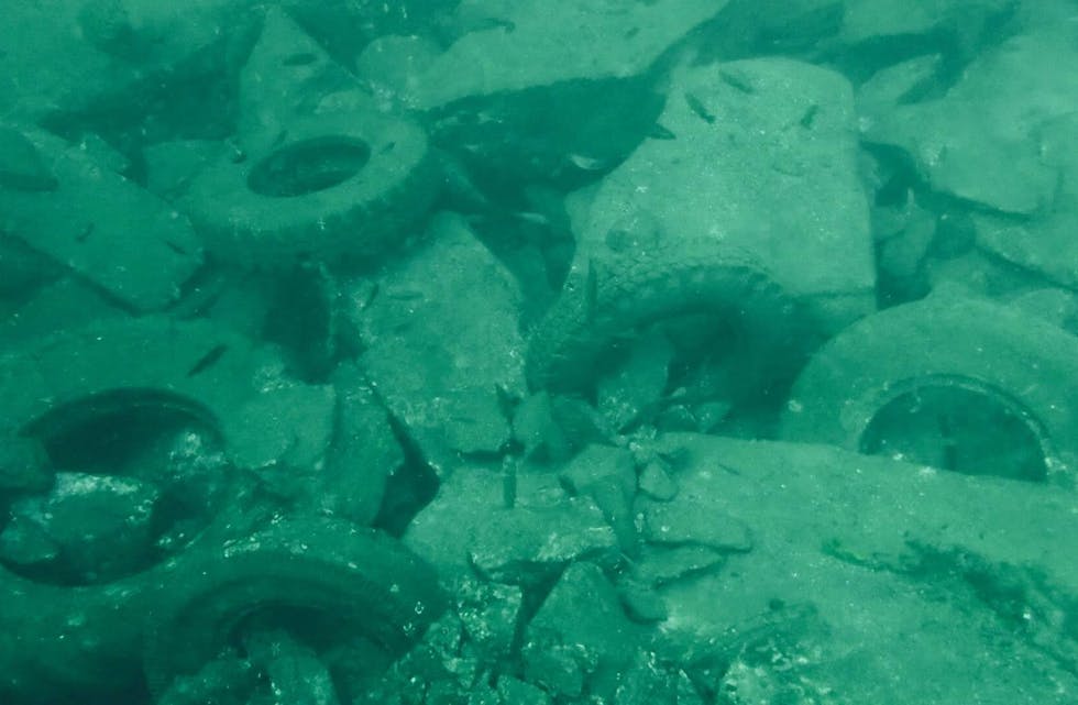 Mange dekk og anna avfall på sjøbotnen blei teke opp då Slettaa dykkerklubb Haugaland hadde opprydningsaksjon i Valevåg i november 2019.