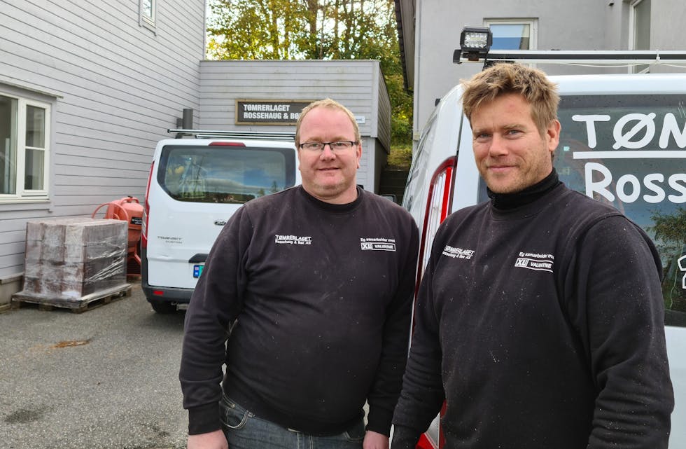 Då Svein Ivar Bøe (44) var ferdig med læretida hos Asbjørn Haukås, overtok Torkel Rossehaug (40). Slik har det blitt, at dei to tømrarane har fulgt kvarandre i arbeidslivet. No som kompanjongar med eige firma, og mykje arbeid å ta seg til.