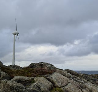 Det er sterk vekst i marknaden for havvind, potensialet for norske leverandørar til havvind er estimert til opp mot 12,9 milliardar euro i omsetnad i 2050, ifølgje Regjeringa. Bildet er av ei landfast vindmølle på Utsira. Det nye selskapet vil m.a. satsa på området Utsira Nord for fornybar energiproduksjon til havs.