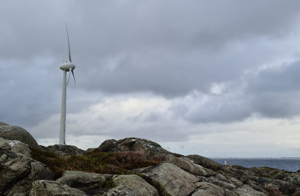 Det er sterk vekst i marknaden for havvind, potensialet for norske leverandørar til havvind er estimert til opp mot 12,9 milliardar euro i omsetnad i 2050, ifølgje Regjeringa. Bildet er av ei landfast vindmølle på Utsira. Det nye selskapet vil m.a. satsa på området Utsira Nord for fornybar energiproduksjon til havs.