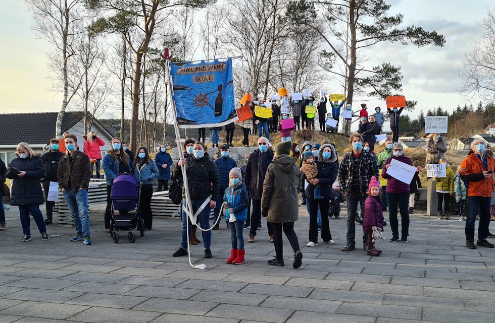 demonstrasjon skule skulenedleggjing engasjement skulestruktur
8. mars 2021 kommunehuset