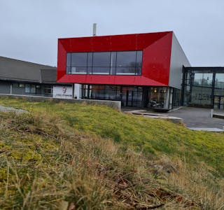 Kommunehuset i Sveio sentrum er eitt av fire kommunale bygg som har eige tilfluktsrom.
ARKIVFOTO: IRENE FLATNES HALDIN
