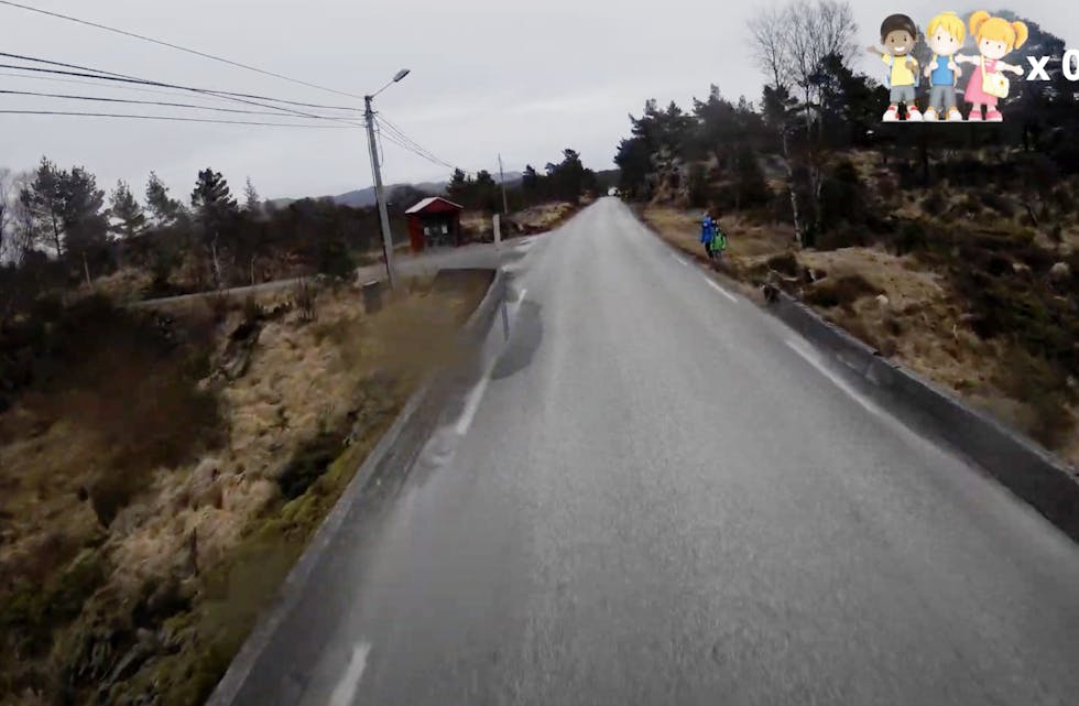 På Facebook er det delt fleire opptak av korleis skuleruta kan bli dersom elevar frå Auklandshamn og Valestrand skal bussast til Førde.