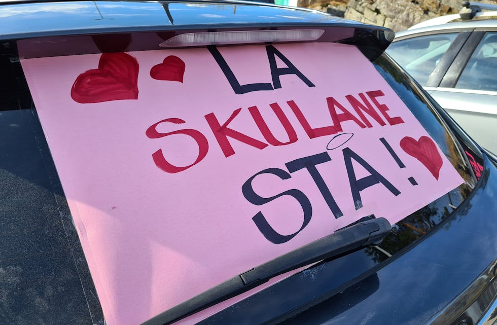 Bilkortesje frå Valevåg 11. april 2021.
kortesje protest grendaskular opptog
