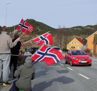 Bilkortesje frå Valevåg 11. april 2021.
kortesje protest grendaskular opptog 