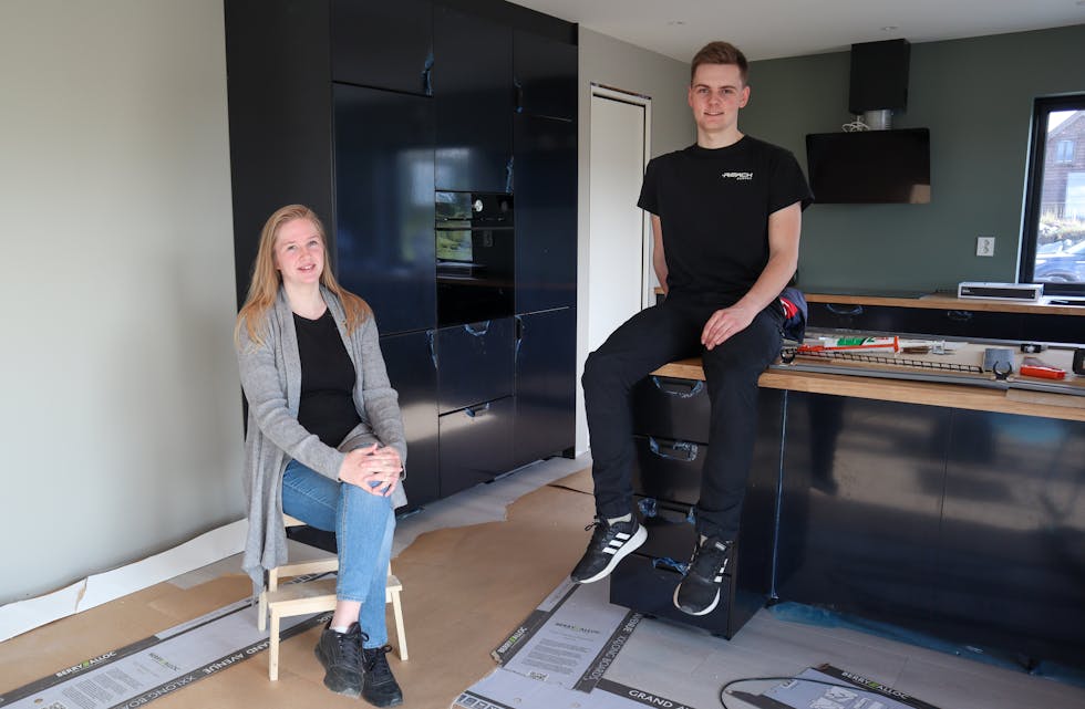 Kjøkkenet er på plass og huset nærmar seg fullføring. Det er Janna Hanstvedt og Andreas Eikeland glade for.