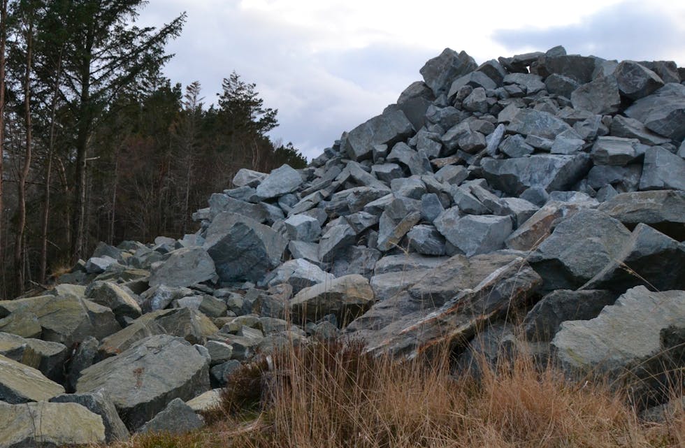 Steinmassar i Mølstrevåg.