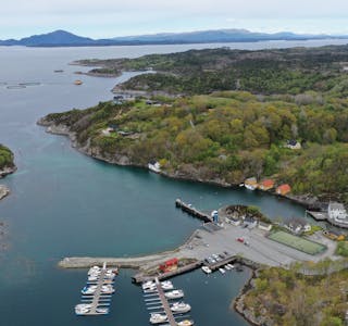 Dronefoto frå Buavåg, mai 2021.