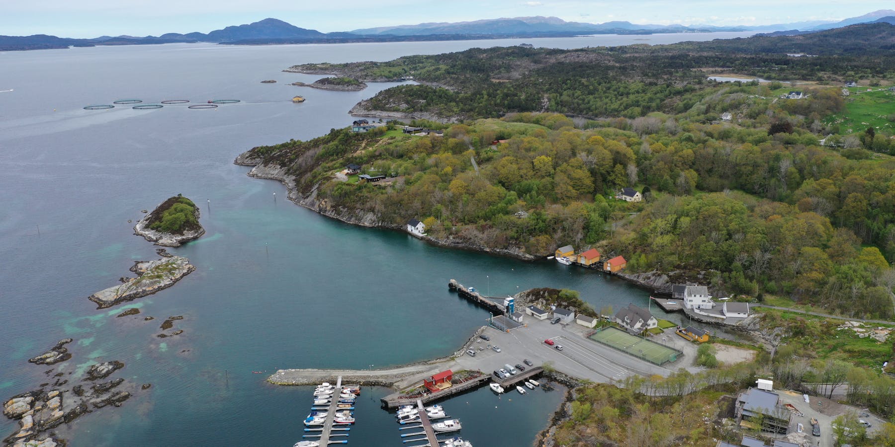 Dronefoto frå Buavåg, mai 2021.