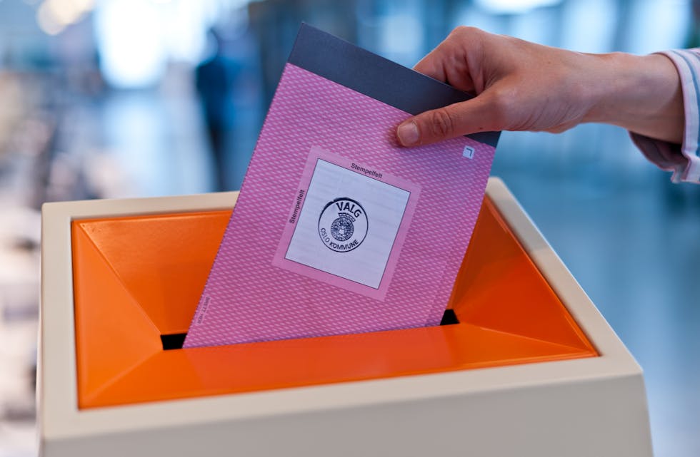 valgutstyr, valg, stemmesedler, stemme, norsk form, oslo rådhus stortingsval val
