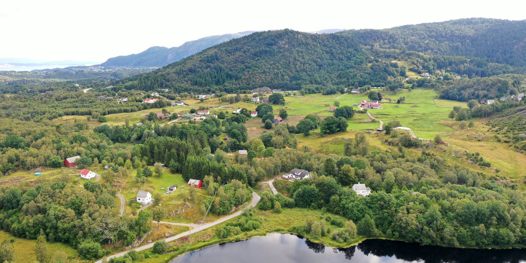 Dronefoto tatt frå Ørevik, 11.08.2021