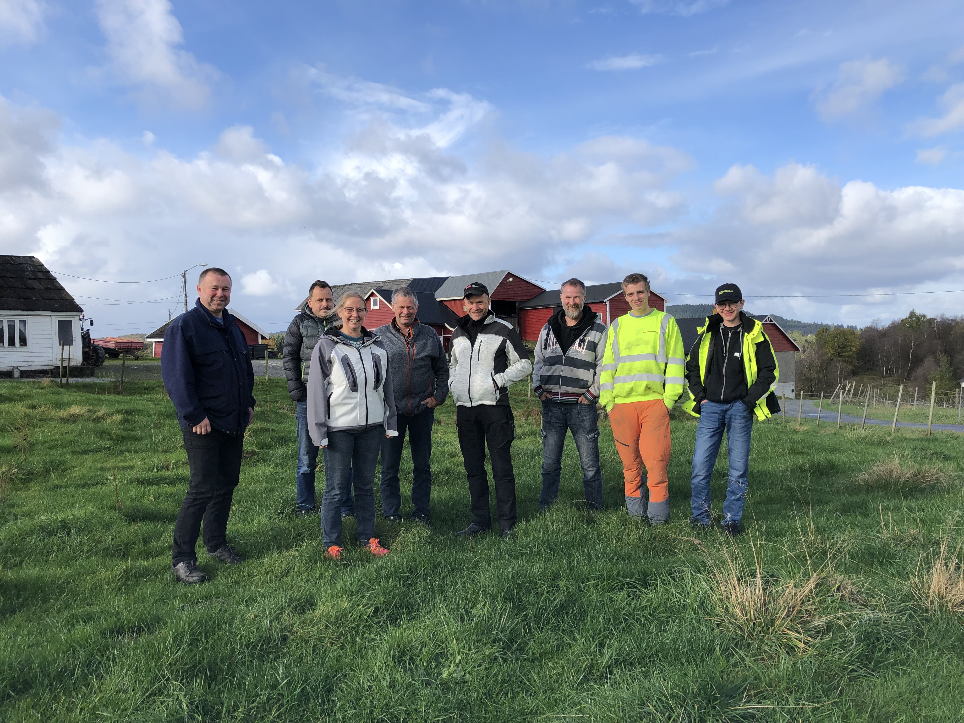 Fryktar nedlegging om Sveio blir del av Rogaland. Frå venstre Steinar Nesse, Håvard Skarveland, Gjertrud Svartveit Osmundsen, Frode Handeland, Egil Haugsgjerd, Gunnar Osmundsen, Toralf Loe og Olav Flatnes Skarveland.