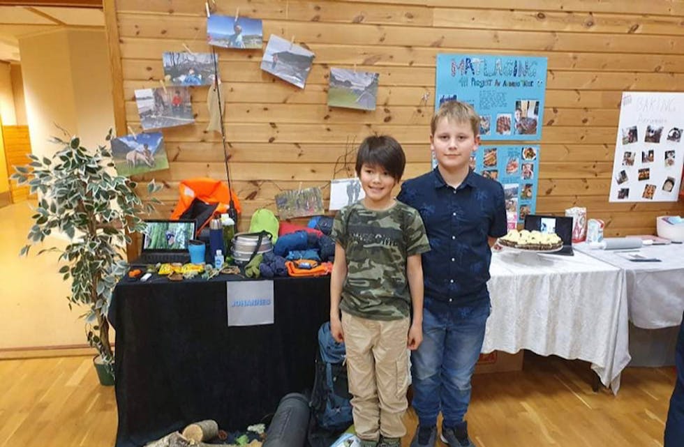 Johannes Suriya Skjold med turprosjekt og Andreas Talle med matlagingsoppgåve. Begge er 1. års aspirantar.