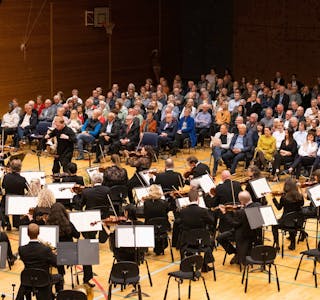 Bergen filharmoniske orkester spelte for 350 publikummarar i Vigdartun fredag kveld.
FOTO: TORSTEIN TYSVÆR NYMOEN