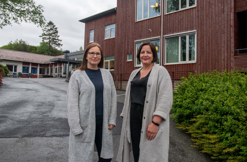 Camilla Selbak (t.v.) og Hildegunn Lindaas er einingsleiarar for høvesvis sjukeheimen og heimesjukepleien i Sveio. Dei er blant einingane som treng fleire søkjarar til ledige sommarjobbar.
FOTO: TORSTEIN TYSVÆR NYMOEN