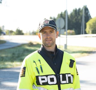 Nils Henrik Nodland frå politiet har stansa fleire titalls dei siste dagane på Haukås.
FOTO: THOMAS VALLESTAD DRAGESET