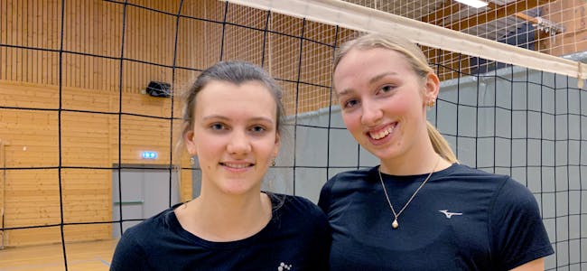 Både Sarah Kvalvågnes Guddal (t.v.) og Malin Nummedal Halleraker er tatt ut til haustens første samling for det norske juniorlandslaget i volleyball.
ARKIVFOTO: MATHE SVEEN