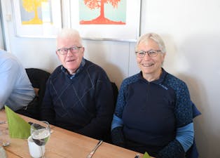 Johannes Sjurseth og Unn Rognerud sette stor pris at kommunen inviterte sine eldre ut på middag.
FOTO: TORSTEIN TYSVÆR NYMOEN