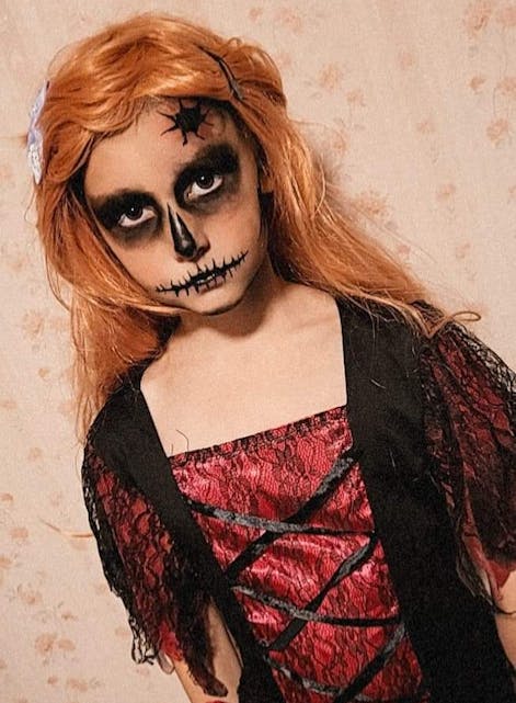Evelina Aksland (9) i flott Halloween-kostyme.
FOTO: PRIVAT