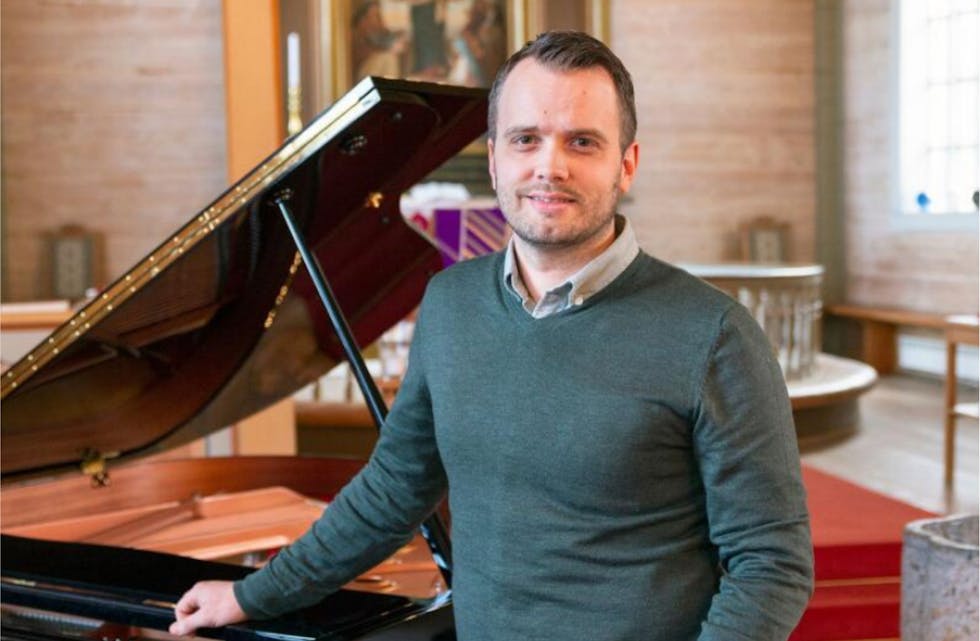 Pianist og organist André Eide skal saman med Bjørn Schille spela i Sveio kyrkje. FOTO: PRIVAT