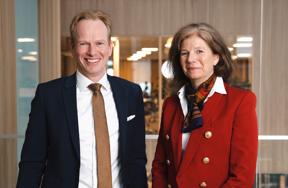 Konsernsjef Geir Holmgren og Ingrid Lorange, administrerande direktør i Gjensidigestiftelsen, er glade for å dela ut 2,4 milliardar i kundeutbytte. FOTO: GJENSIDIGE