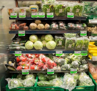 Prisane på dei mest nødvendige matvarene har auka meir enn dobbelt så mykje som den generelle prisveksten, viser ein ny rapport frå Sifo. FOTO: BERIT ROALD / NTB / NPK