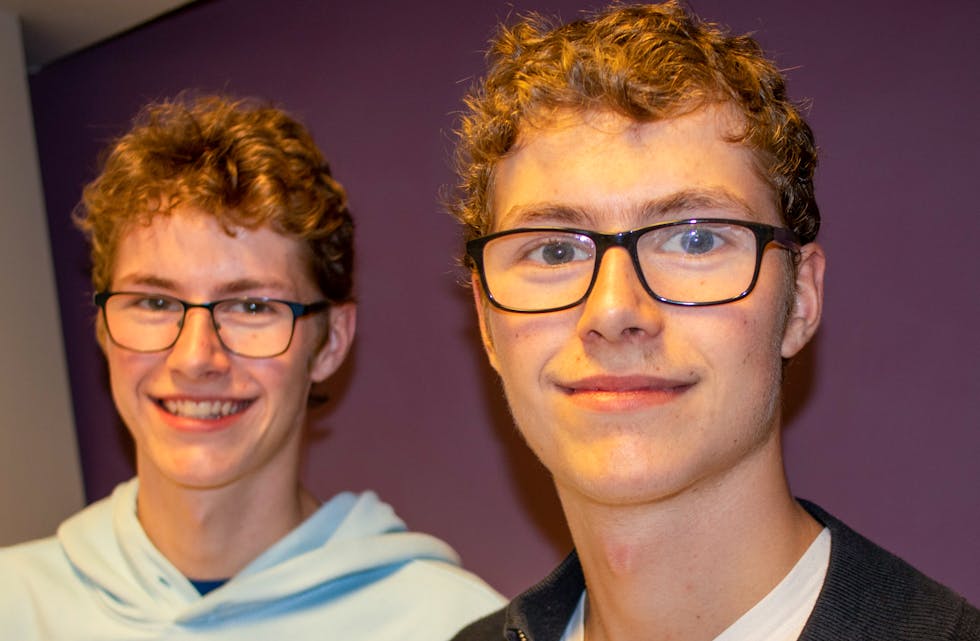 Ordstyrarane Thomas og Kristian Haaversen er nøgde med politikarane sine svar og engasjementet frå salen.