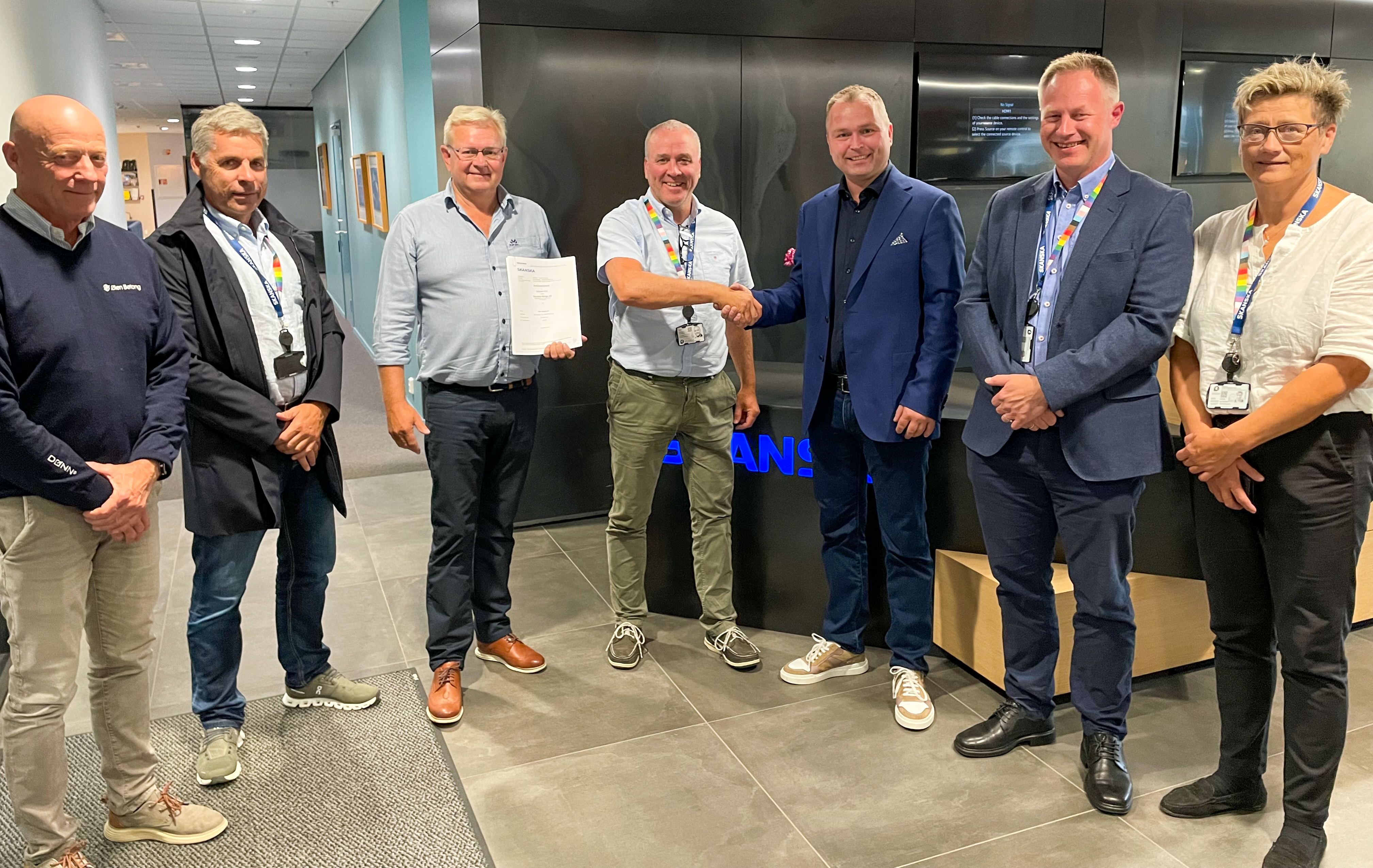 Frå venstre Alf Bringedal frå Ølen Betong, Trond Pettersen Valeur frå Skanska, Geir Arild Søndenå frå Ølen Betong, Anders Geirsta frå Skanska, Lars Norekvål frå Ølen Betong, Kai Morten Høyem frå Skanska og Anne Brit Moen frå Skanska. 
