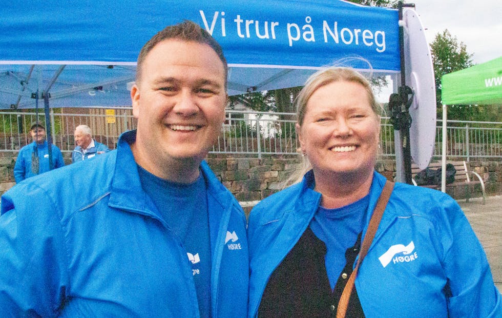 Høgre sin fylkesordførarkandidat i Vestland, Silja Ekeland Bjørkøy, saman med ordførarkandidat André Mundal Haukås under valkampopninga i Sveio.