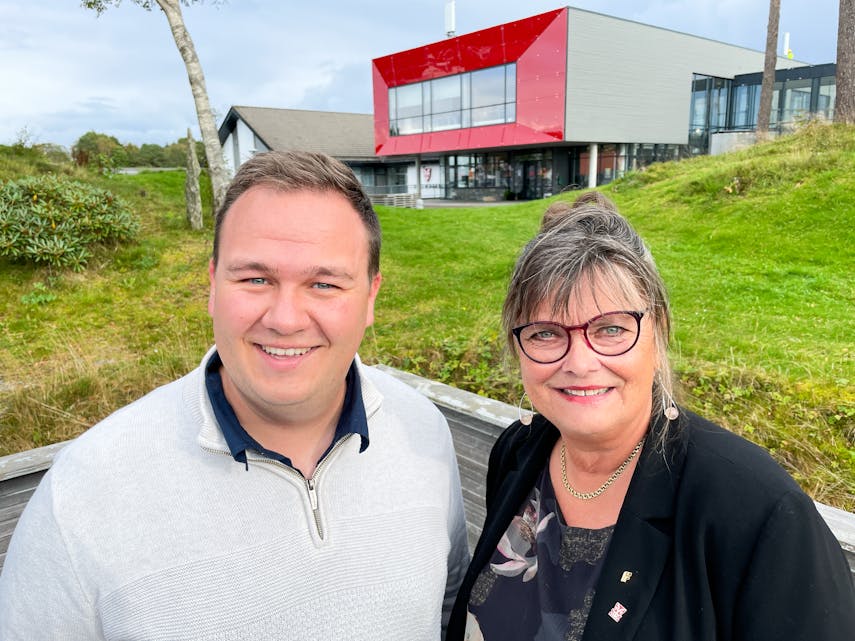 André Mundal Haukås (H) og Ruth G. Ø. Eriksen (Frp) er klare til styra Sveio kommune dei neste fire åra. 