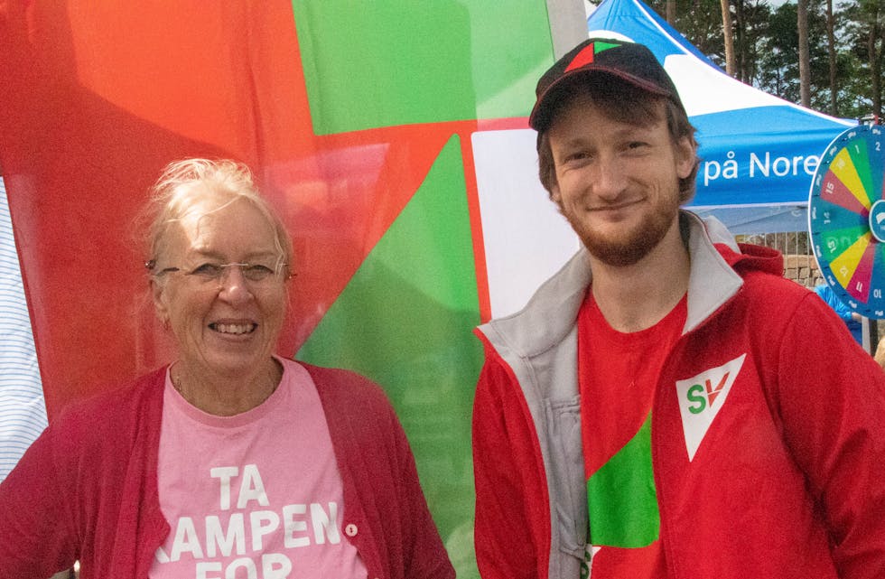 Olav Østebø Olsen (t.h.) vert åleine om å representera SV i kommunestyret. Han tek ikkje sorgene på forskot med eit borgarleg styre.