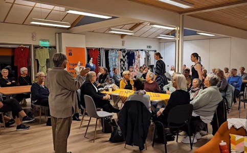 Rundt 50 kvinner fann vegen til Hauske-kveld i Frivilligsentralen sin lokale i Sambrukshuset.