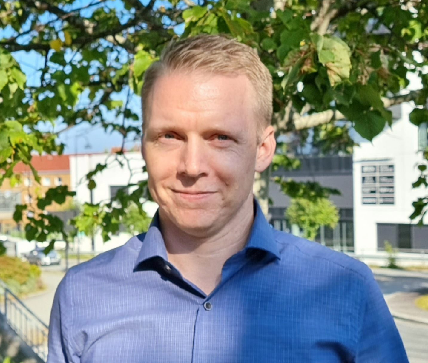 – Arbeidsmarknaden er framleis stram, men det er grunnlag for å følgja situasjonen tettare, seier Håvard Lægreid, leiar i NAV region Sunnhordland.