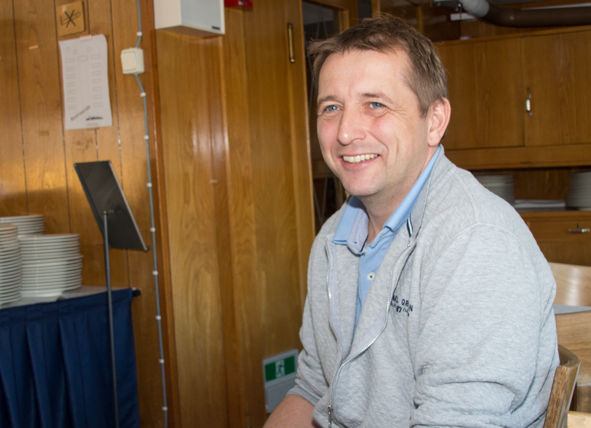 Dagleg leiar Jarle Møllerhaug i Valevåg Senter AS utfordrar valestrendingane til å kjempa for ny daglegvarebutikk.