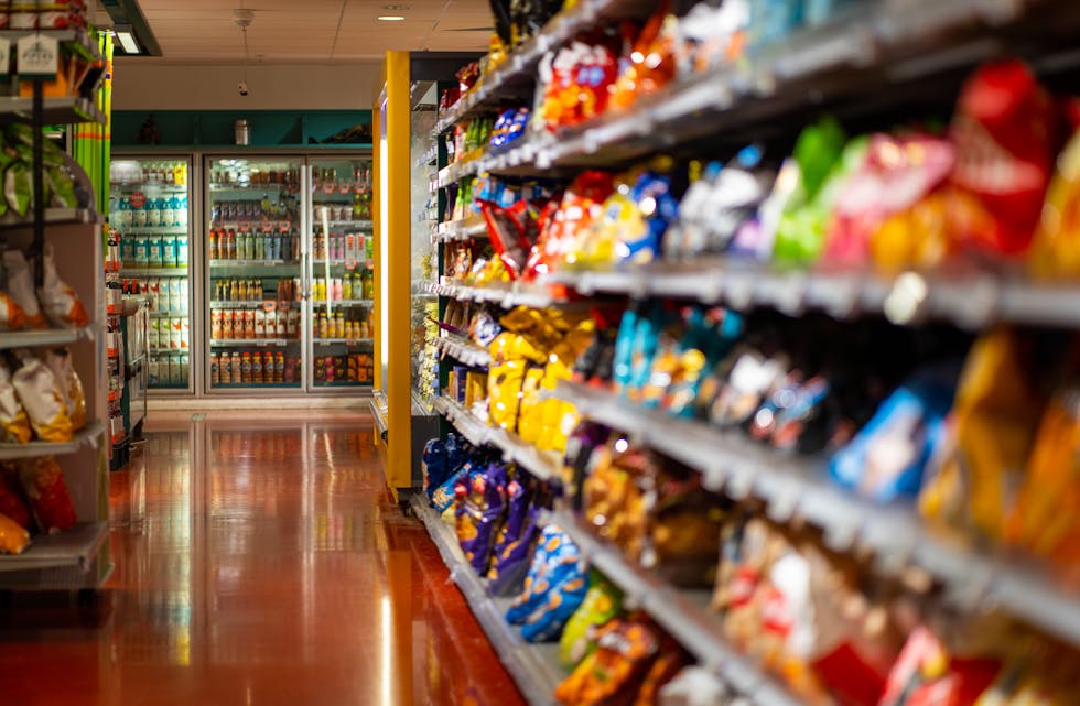 Høgare prisar og trong økonomi gjer at Norgesgruppen – den største daglegvareaktøren i landet – tener stadig meir på sine eigne billigmerke som blir selde i butikkane til kjeda.