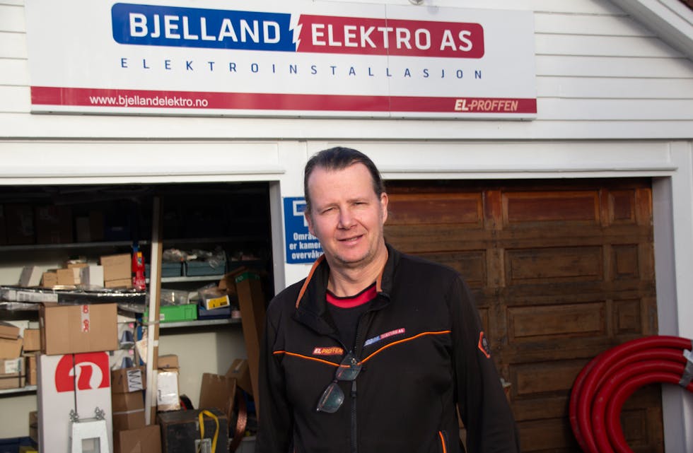 Svein Erik Bjelland i Bjelland Elektro AS slit med å få tak i både fagfolk og lærlingar. Foto: Einar Vestvik