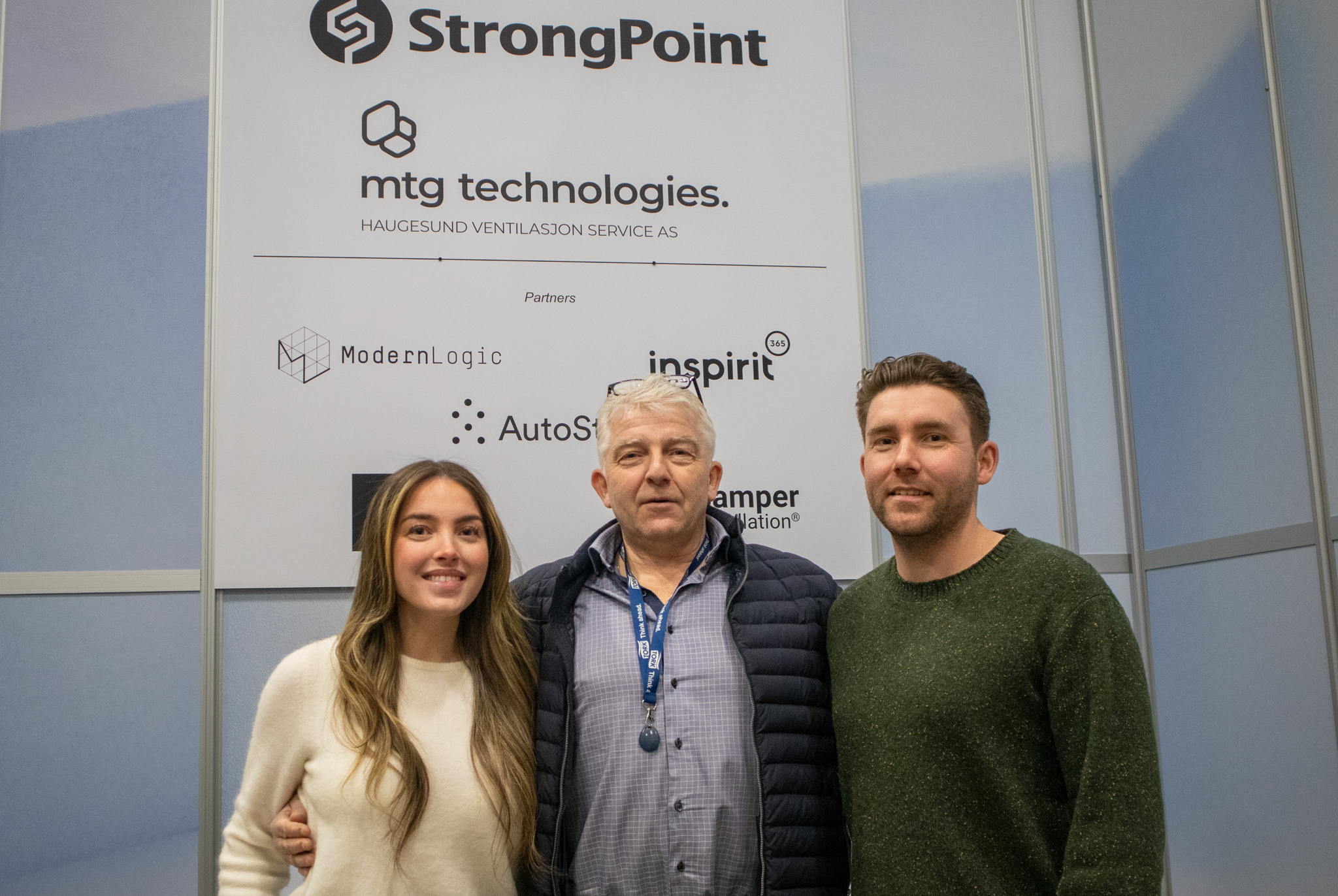 Dagleg leiar i Haugaland Storhusholdning Oskar Kirkeleit flankert av driftsleiar Benedikte Kirkeleit og forretningsutviklar Thorstein Kirkeleit. Foto: Einar Vestvik