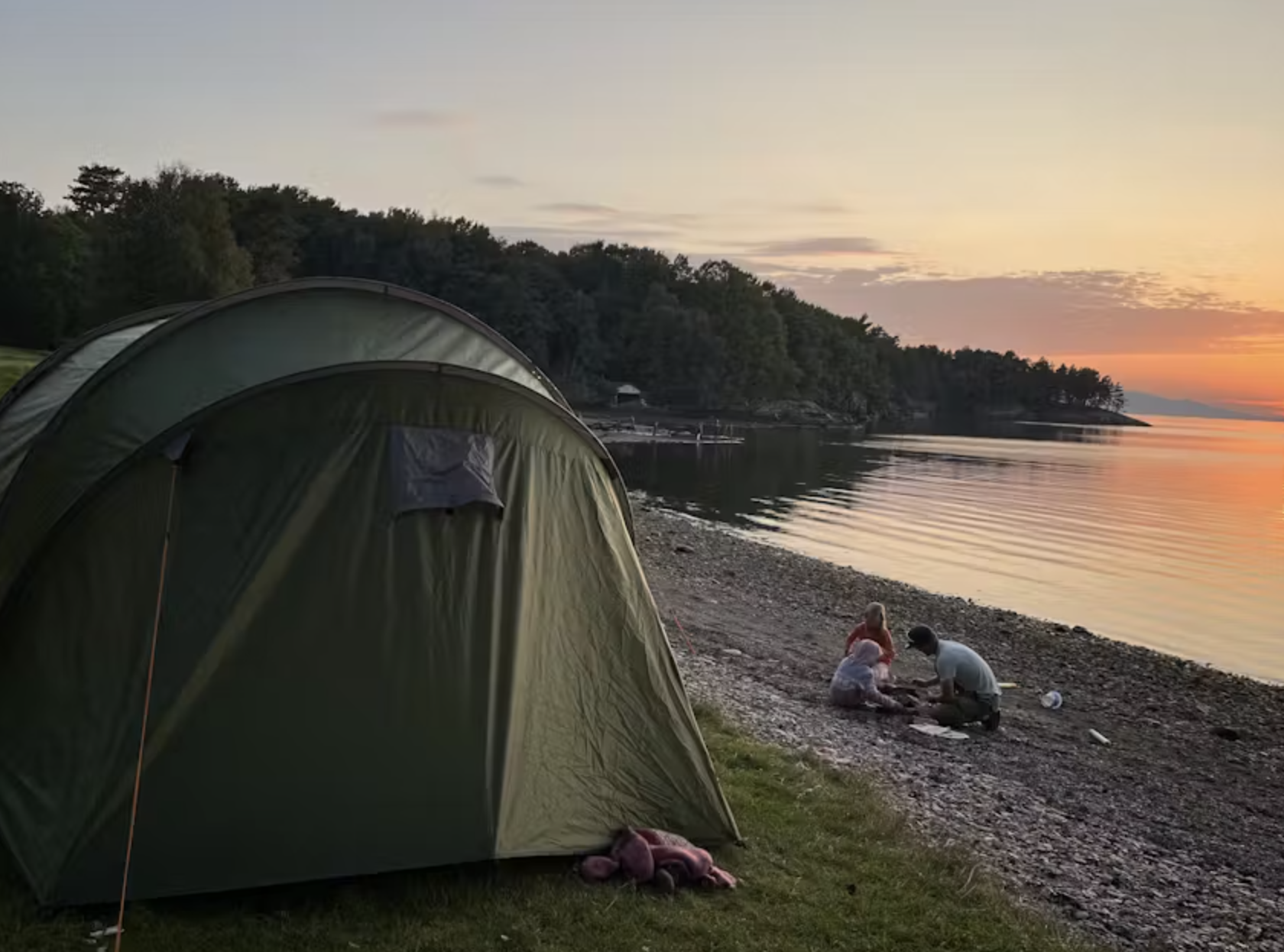 Sandvik er ein fin plass å overnatta i telt på. FOT: RENATE SÆVAREID/GRANNAR