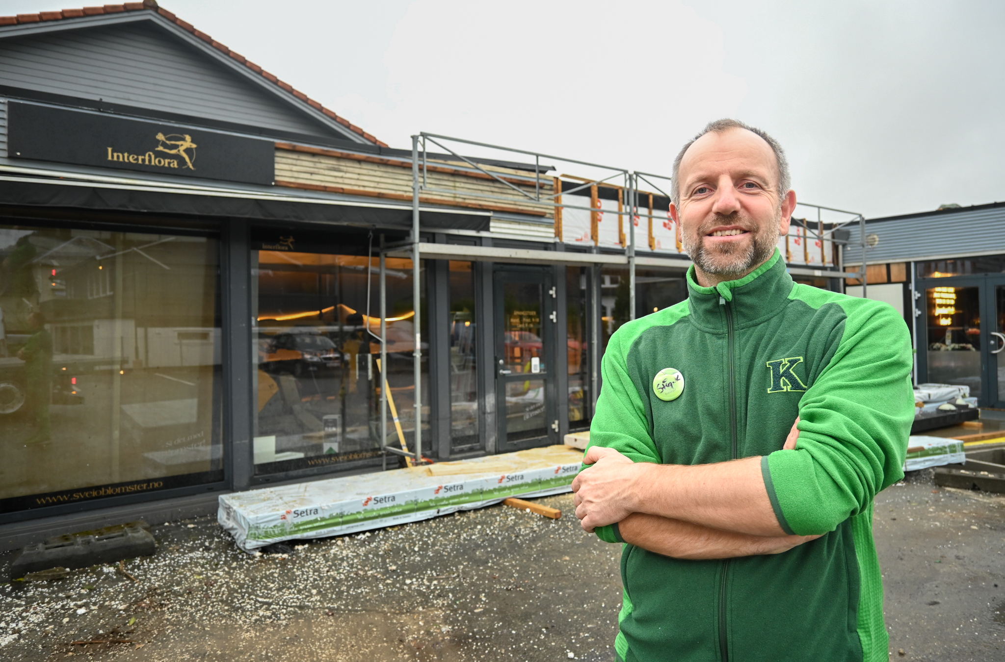 Butikksjef Stig Runar Tveit ved Kiwi Sveio ser fram til at butikken får et nytt ansikt og utvider inn i de gamle lokalene til Sveio Blomster og Gaver. Foto: Morten Vågset Møller