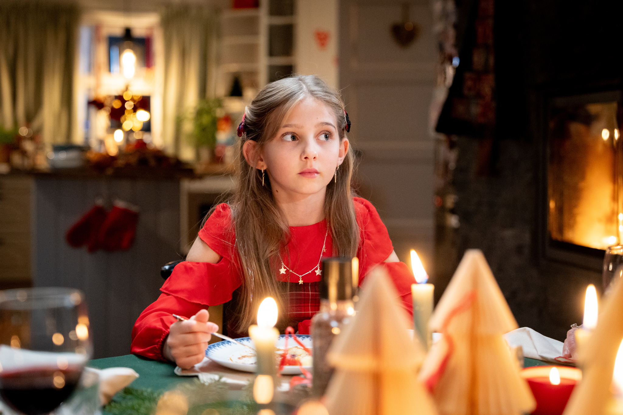 Barn liker at voksne er trygge. At vi ikke endrer oss. Det kan gjøre dem utrygge, og den beste forutsetningen for gode juleminner er trygge rammer, skriver de tre generalsekretærene Kristin Oudmayer i Ly, Karin Källsmyr og Ragnhild Kaski. Foto: André Børke / Av-og-til