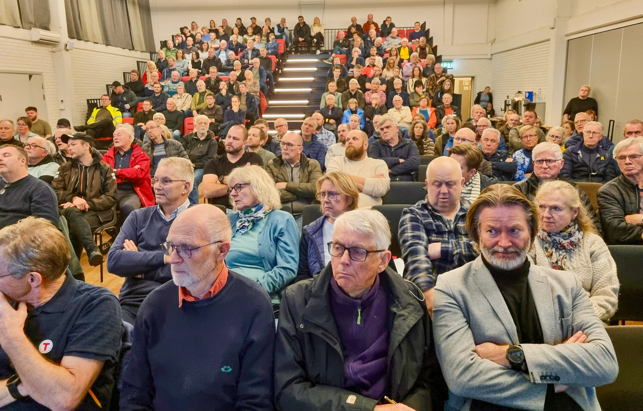 Det var godt oppmøte i Skjold Arena. Foto: Svein-Erik Larsen / Grannar