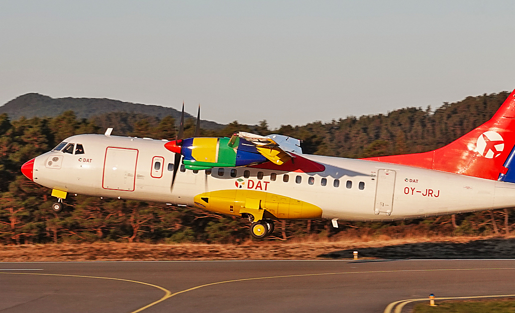 DAT flyg i dag 16 rundturar per veke på Osloruta med  flytypen ATR-42 som har 48 passasjerseter. Foto: Thomas A. Hjelmen
