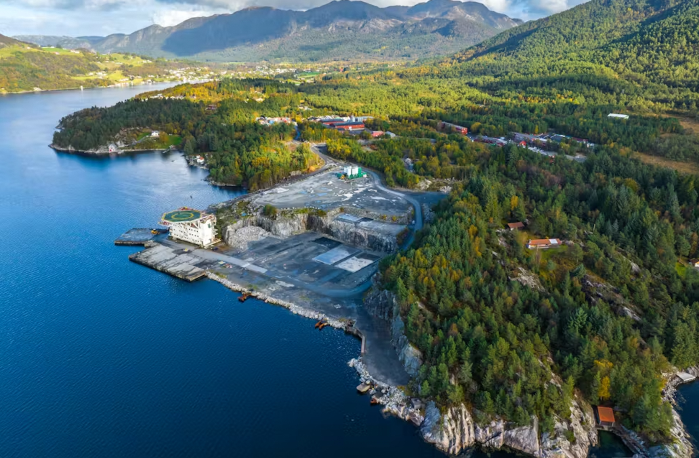 Dette bildet på industriområdet på Dommersnes blei tatt i 2022. Arkivfoto: Økland Foto