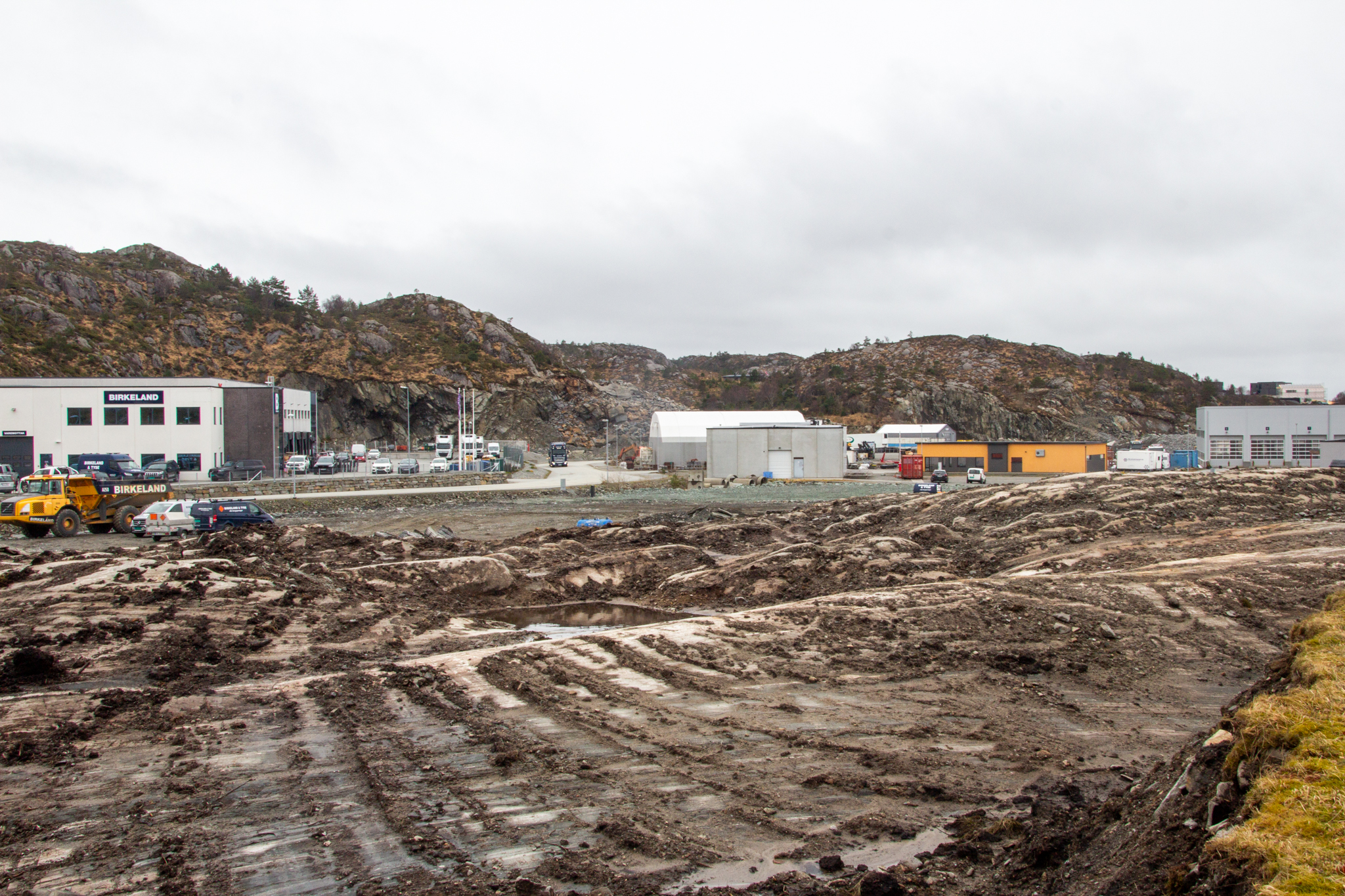 Solgt i 2023: Næringstomta i Ekrene Næringspark der tingretten mener Sveio kommune må ta ansvar for feil ved grunnforholdene. Kommunen er dømt til å betale i flere millioner kroner til Ekrene 34 AS. Arkivfoto: Einar Vestvik